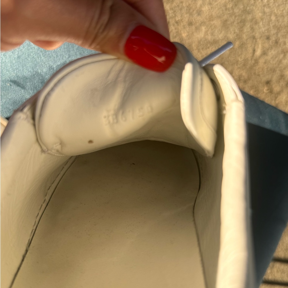 White authentic gucci sneakers. - Picture 2 of 8